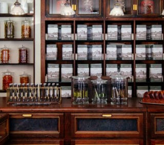 Bocaux présentés dans la boutique VERLET ©Virginie Garnier