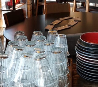 Mugs Zinc dans restaurant